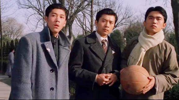 老电影包氏父子包国维欺负女同学被老师叫到了办公室