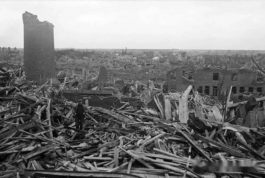 沁重机枪,英国人则有坦克,此役伤亡最为惨重;凡尔登战役是破坏性最大