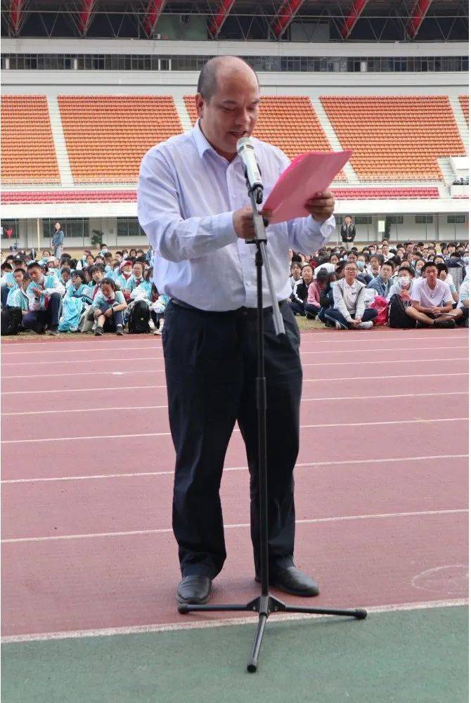 阳光锻炼收获健康幸福锐意进取弘扬运动精神记福州屏东中学第三十六届