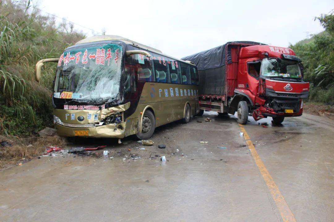 2020年10月26日14时30分许,在汕昆高速公路隆林联线红榕村路口至泥浪