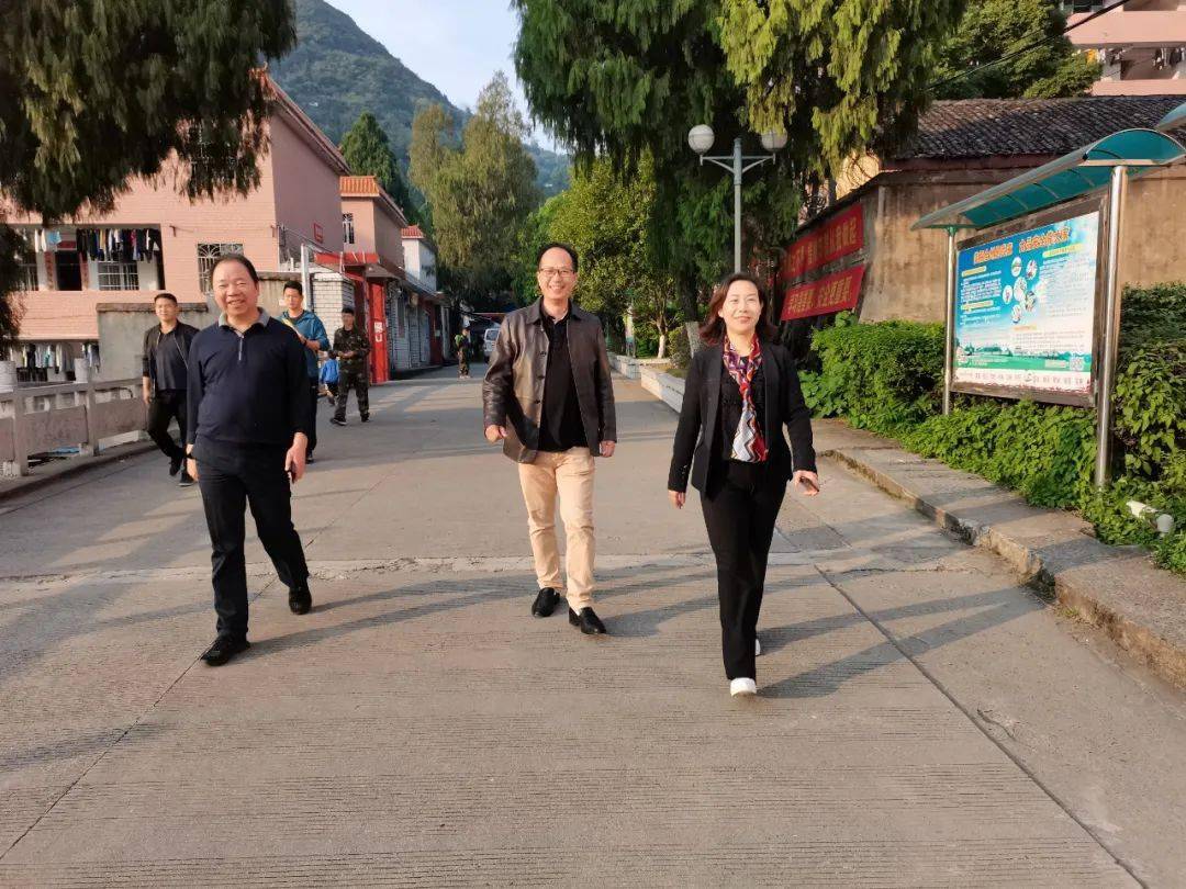 副县长蒋雪娇深入全州二中高中部调研教育教学工作