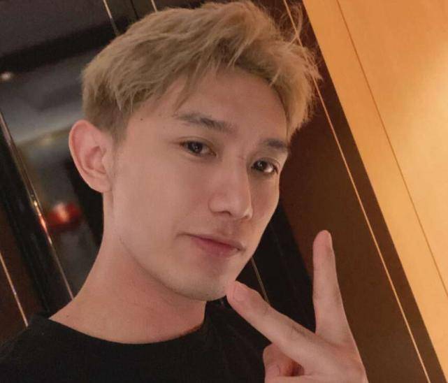 正直博又来蹭热度,直言小团团18级就认识她,她还是自己的粉丝