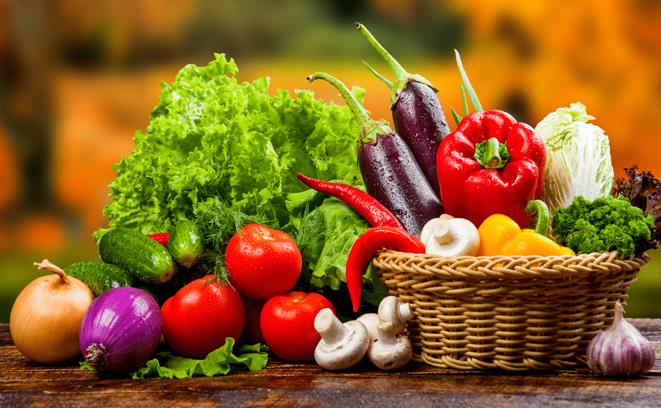 正常人每天吃500克左右的蔬菜,适量粗粮是远离便秘的好方法.