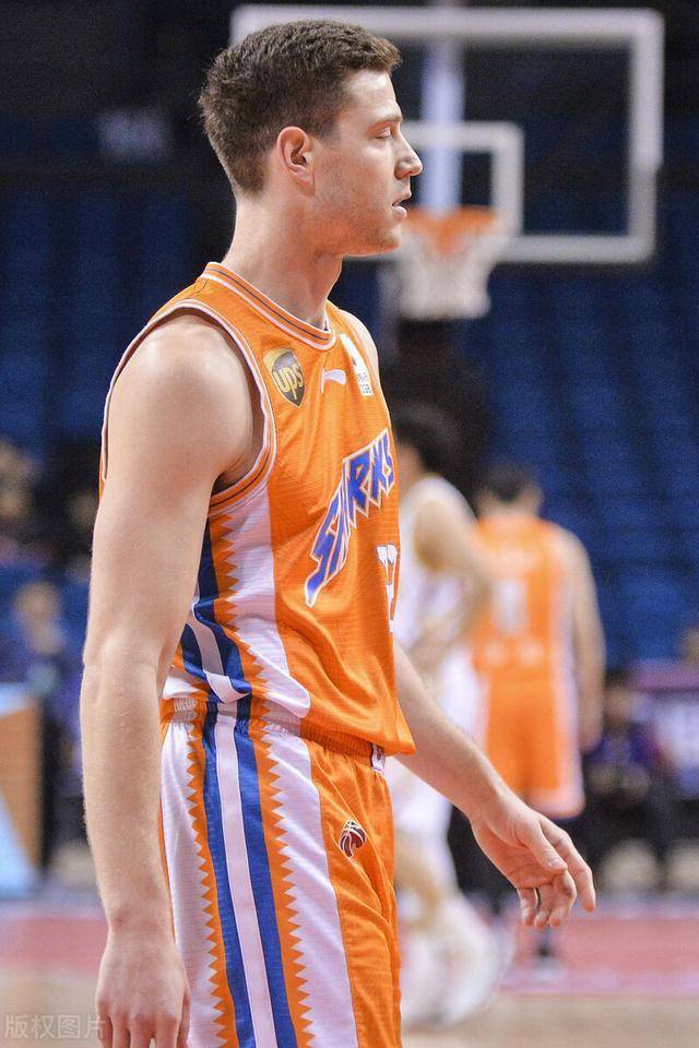 这才是cba最佳外援组合,广东力克上海,马尚威姆斯合砍54分