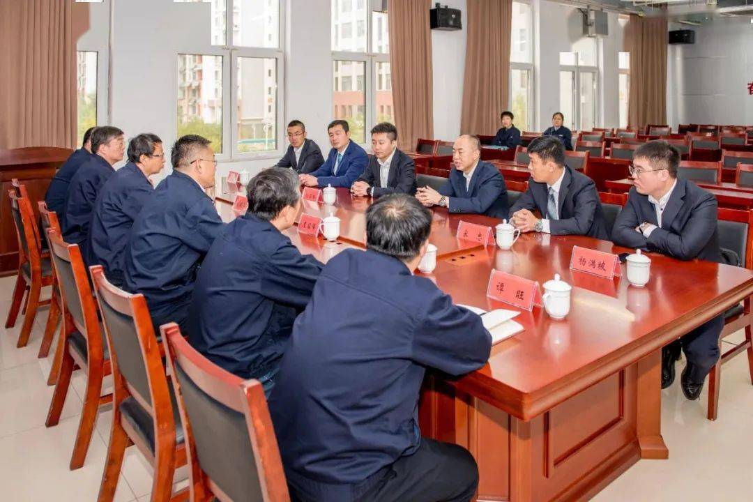 中车大连公司与邯黄铁路公司举行大功率交流传动内燃机车签约仪式