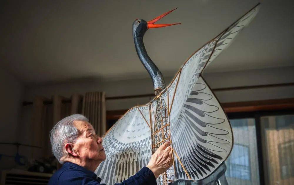 三秦非遗丨风筝大师张天伟他让风筝能飞能动还能唱