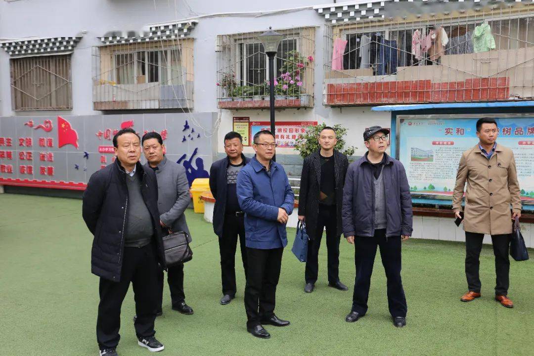祝邦文局长调研康定中学工作