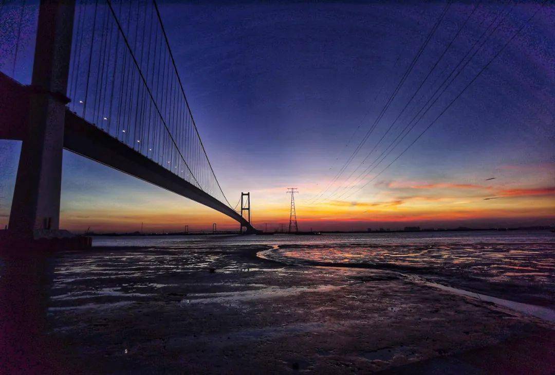 增强画面的纵深感,往往也提升照片的层次感,空间感,立体感,是构图时