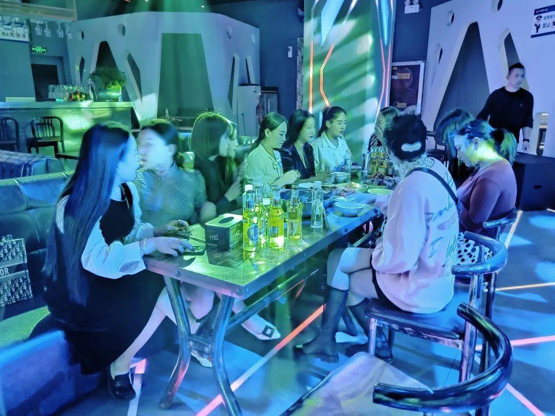 喝酒蹦迪857宜春人夜生活新去处开业酒水小吃免费送