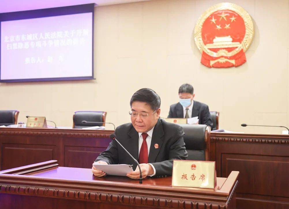 罗强委员,曾文军委员发表审议意见,陈献森副区长代表区政府作表态发言