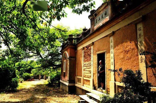 东石檗谷因山庄而美