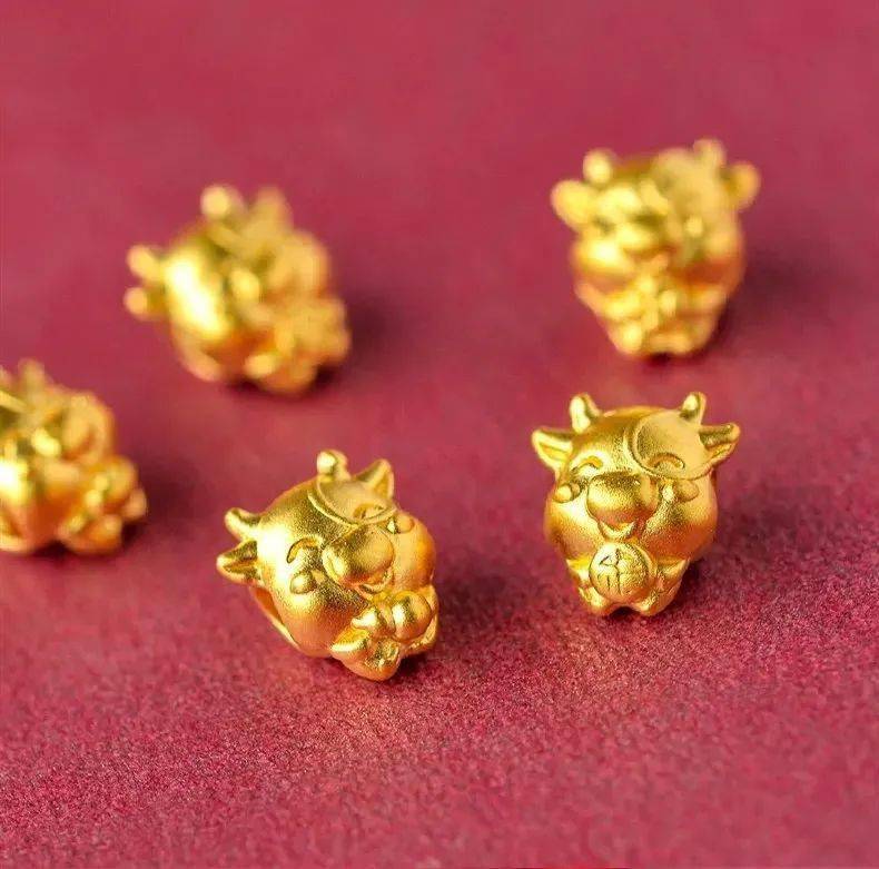周大生黄金五福牛128元抢周大生999足金小金牛玛瑙手串牛气冲天五福