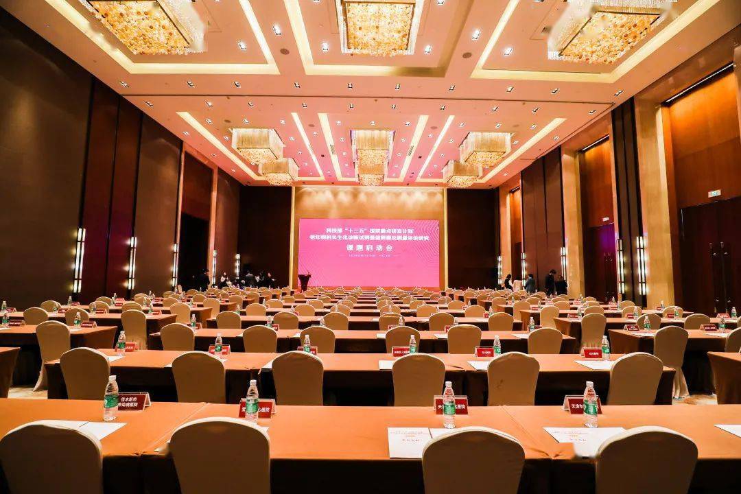 会议开始两个小组吸引了以北京大学第一医院屈晨雪教授为代表的全国