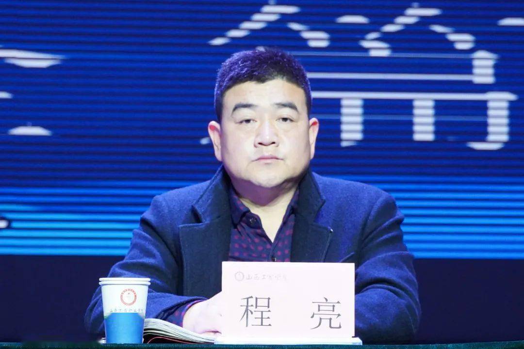 会计学院党总支书记程亮讲话讲座最后,2020级辅导员张石琪老师带领