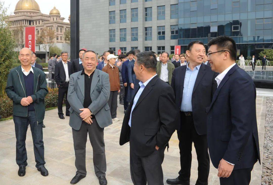 百廿荣光薪火相传几代奋斗者情聚中车四方