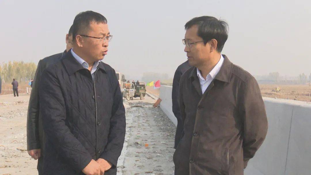 冯耀黎调研道路建设工程进展情况