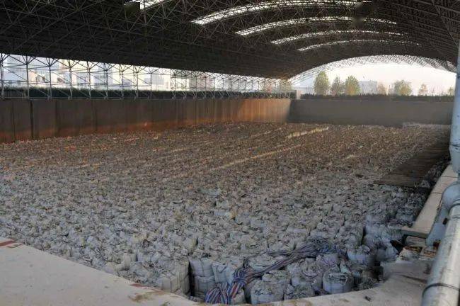 未经脱氯的飞灰中"水溶性盐"含量不满足柔性危险废物填埋场填埋的要求