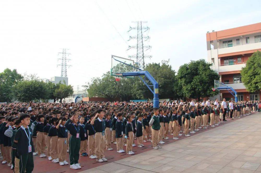 魅力61英才遵守交通规则争做文明学生番禺区新英才中英文学校第十周