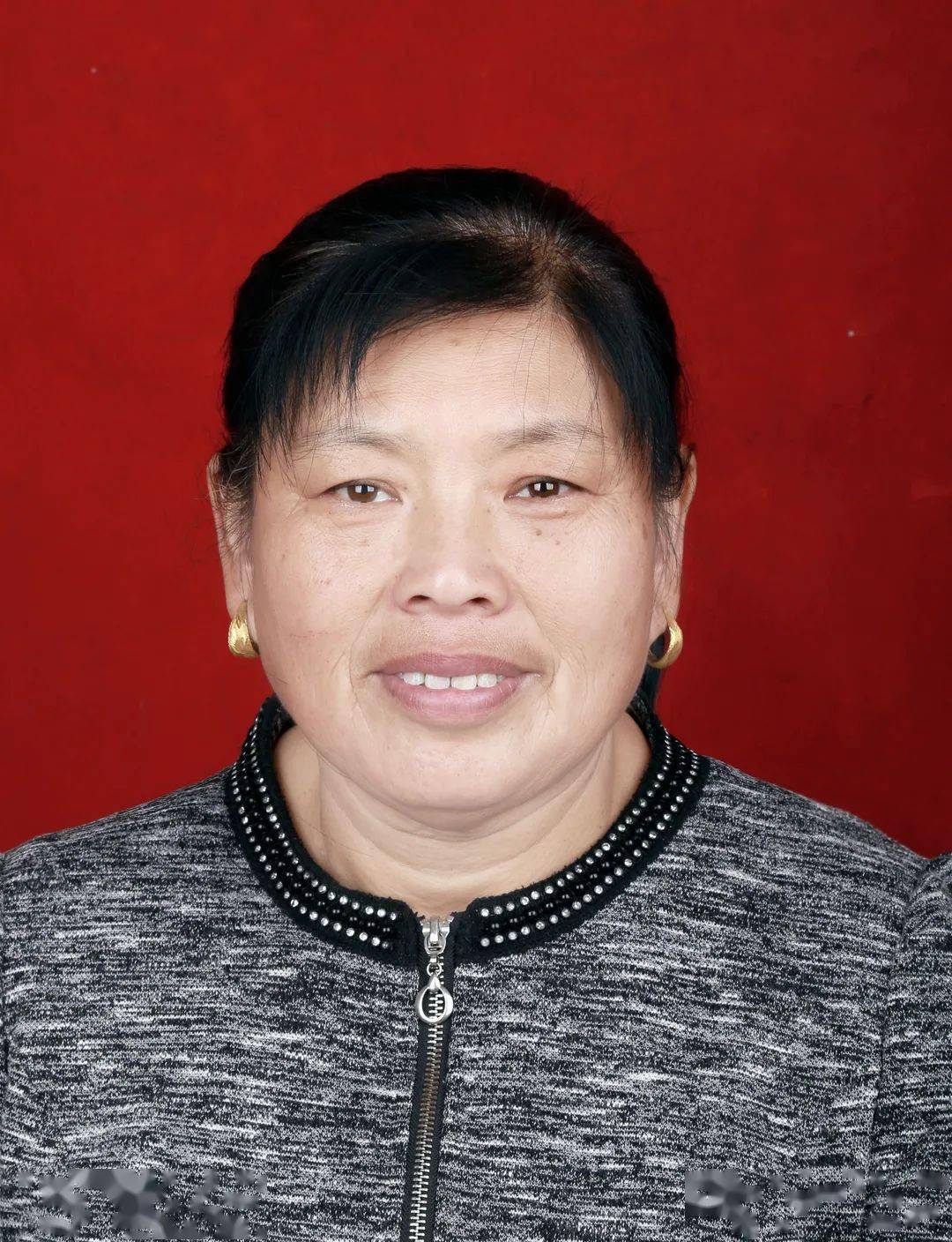 来看看我们新坍的候选人吧新坍有8位入选"最美射阳人"候选对象:周素梅