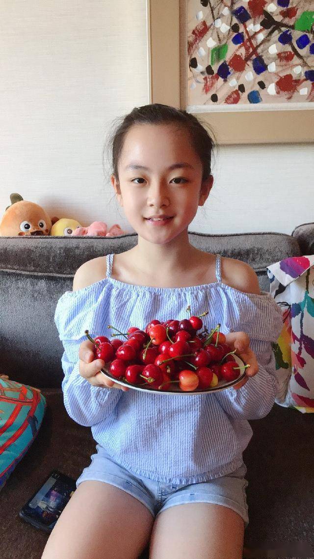 点赞中国乒协刘国梁大哥抵达威海晒漂亮女儿王皓儿子夺冠军