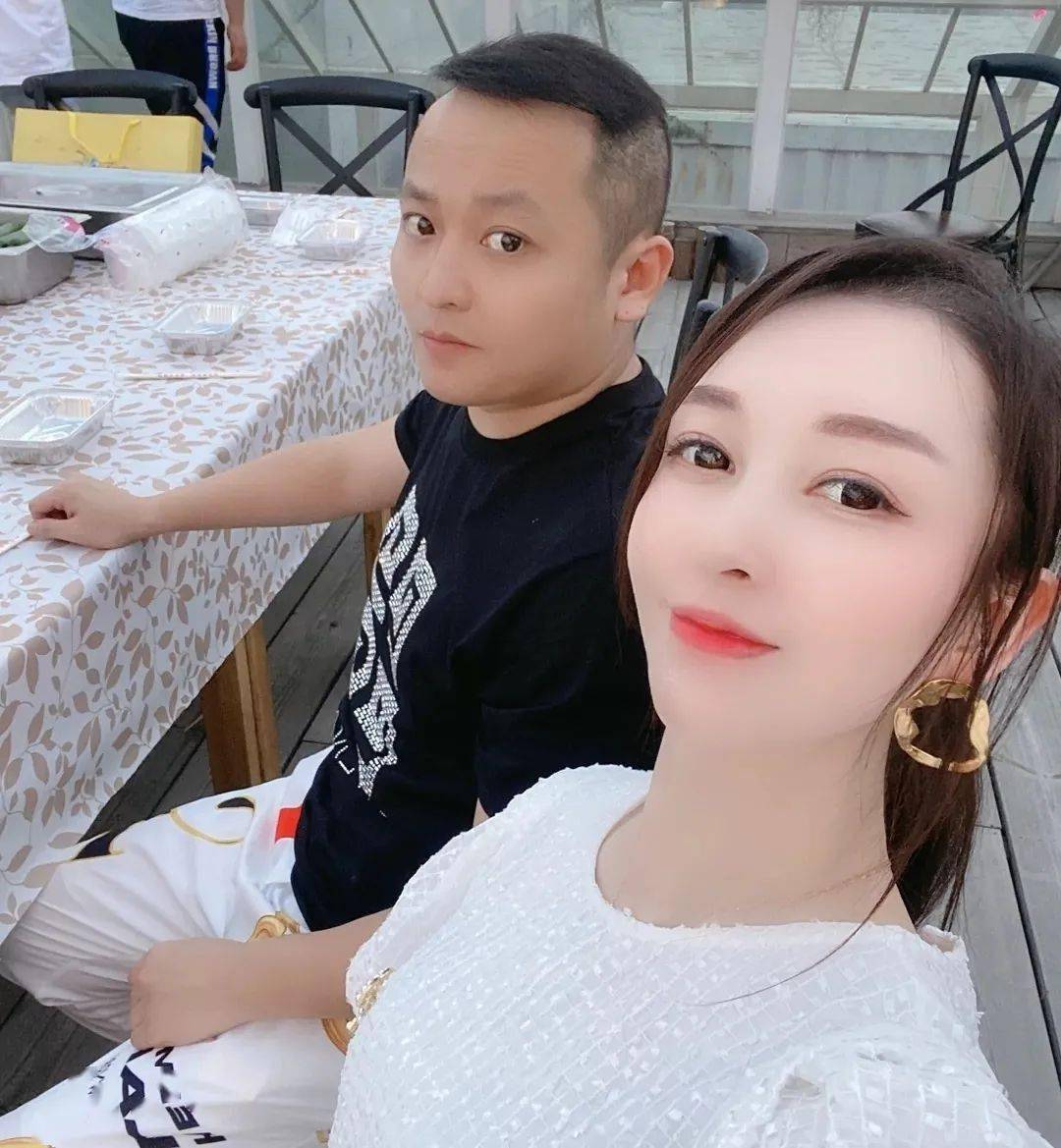 网红参加活动豪车被砸银行行长和小雪更多情事曝光睡