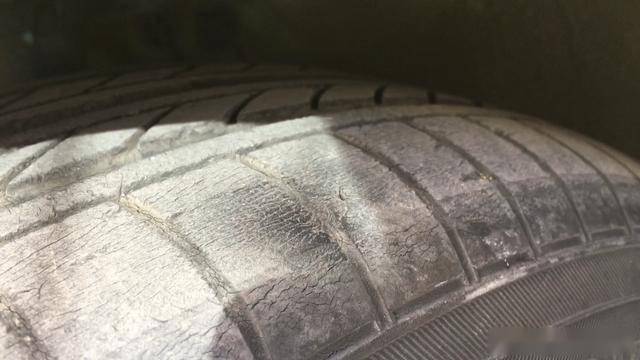 6年跑了6万公里轮胎磨成这样需要换掉吗