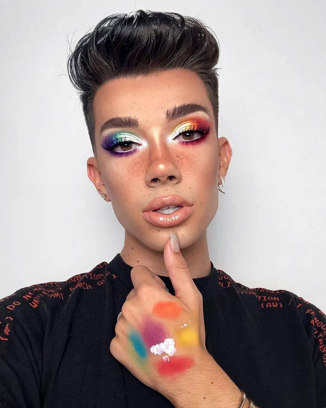 jamescharles登上vogue封面成為男網紅第一人