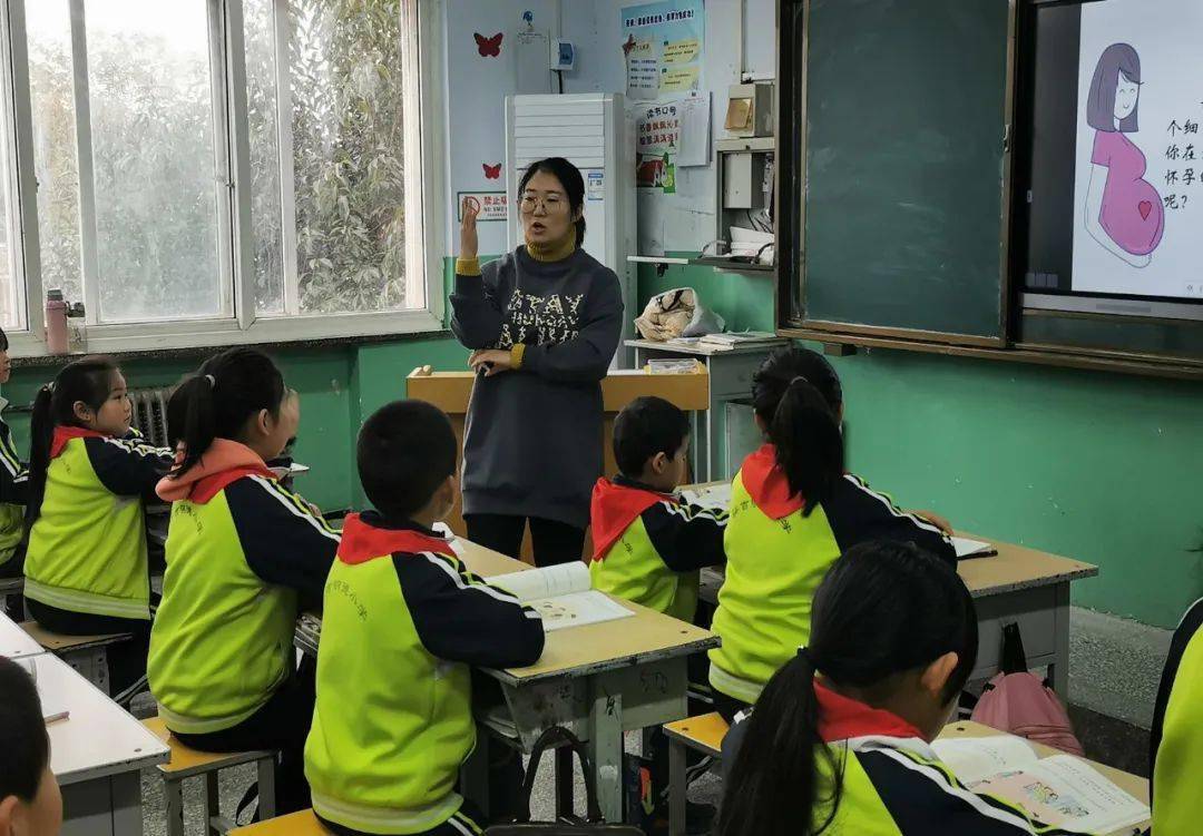 万荣县教科局开展小学名师送教下乡活动