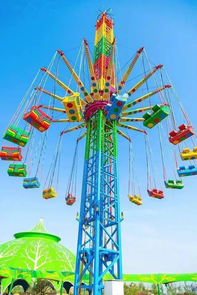 丰富精彩的表演,讲述着动物界的故事;《森林大剧院》这里是高空大飞轮