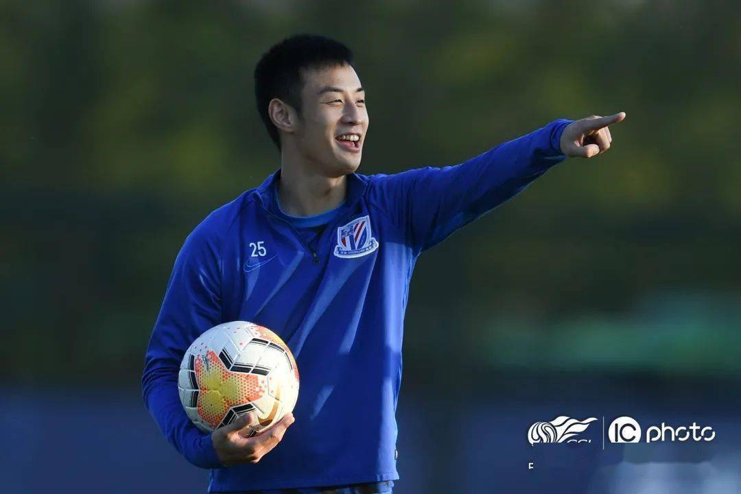 彭欣力:来到申花就像来到一个大家庭 崔指导对我帮助很大 我对申花