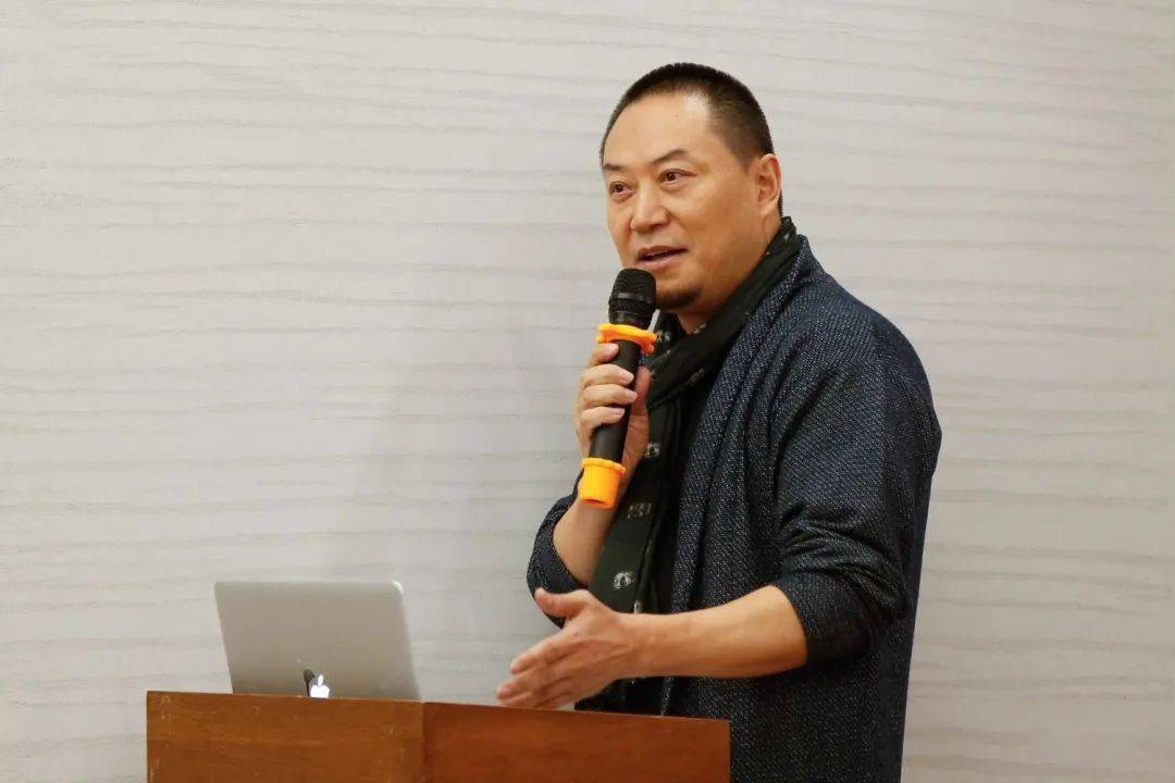 开班仪式由中国美术学院手工艺术学院党总支书记,副院长李玉普主持.