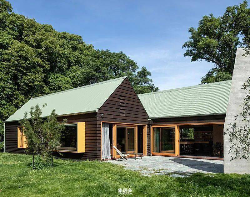 新西兰这座房屋的外观向我们证明,全木结构房屋已不再是传统老房子的