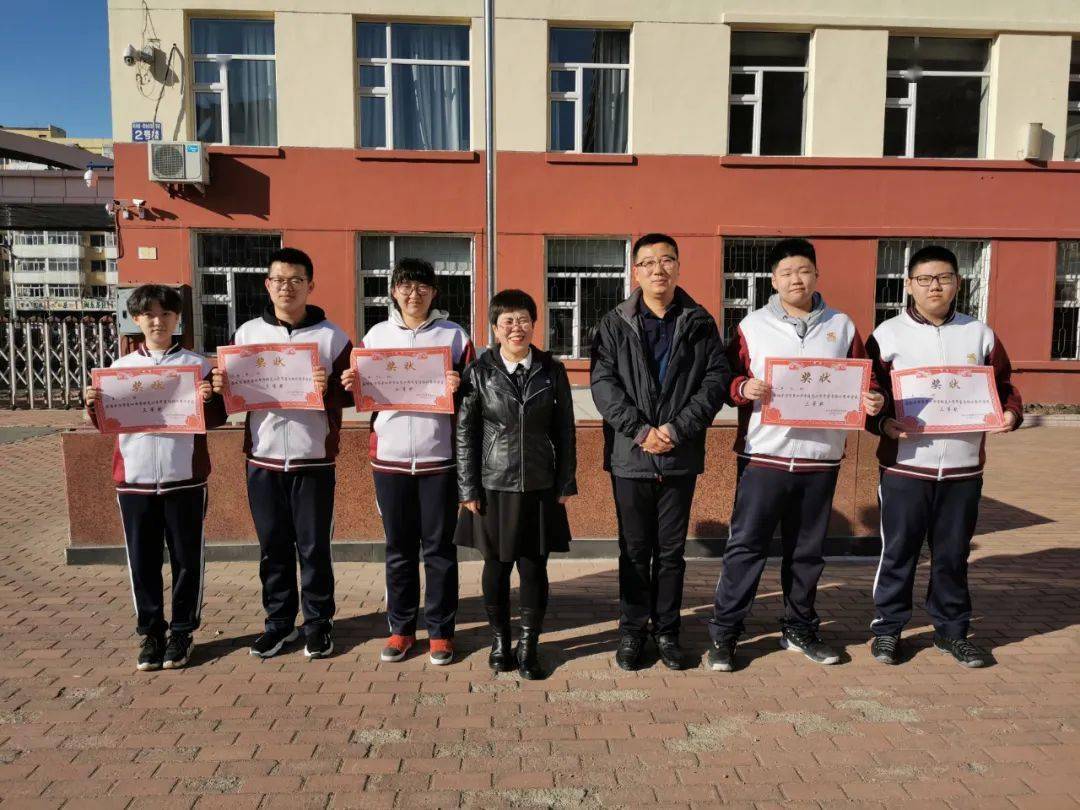 阳光体育室内操多彩快乐大课间哈四中高二学年室内操比赛