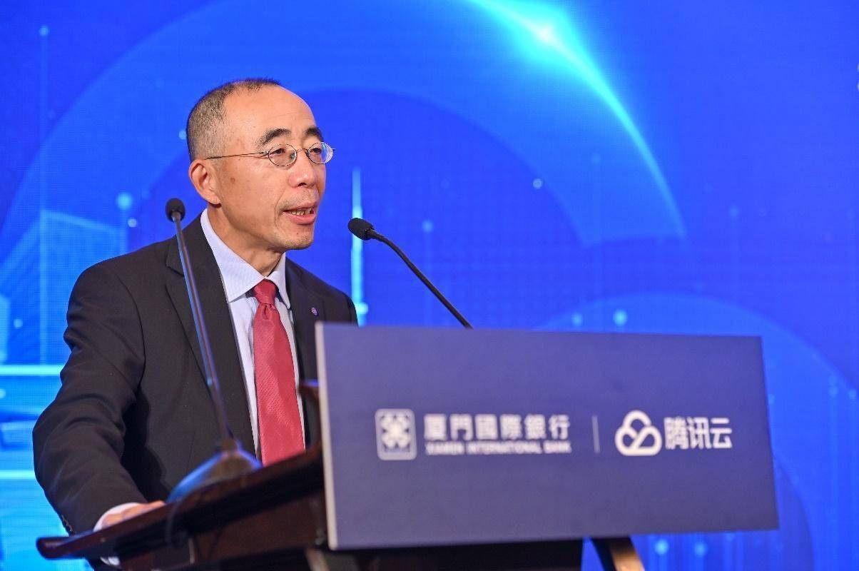 厦门国际银行首席信息官王鹏举先生致辞腾讯金融云总经理胡利明也表示