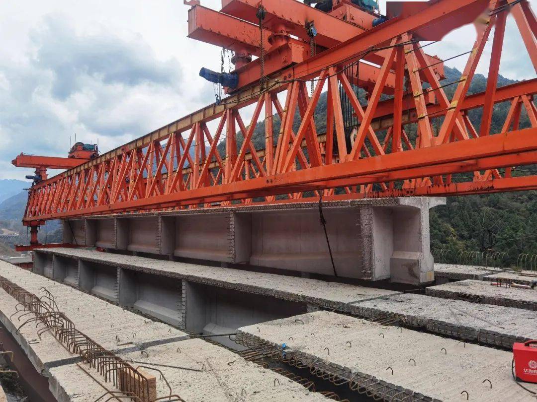 新进展巴万高速全线桥梁架设已完成92二标段t梁架设全部完成