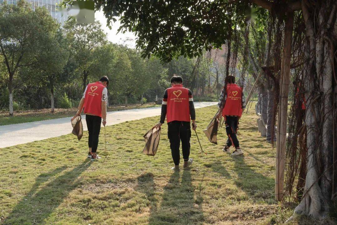 汗水与尘土齐飞校园清洁卫士