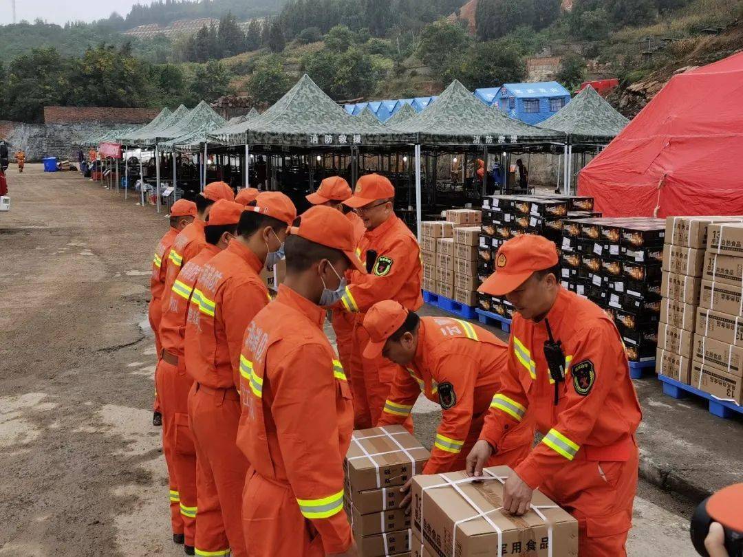 总队举行"担当-2020"地震救援跨区域实战演练应急物资发放仪式