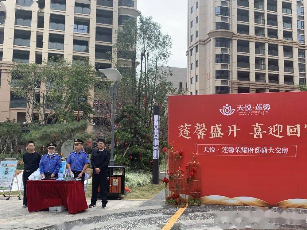 市城市管理局西城执法大队辖区内的天悦莲馨小区于近日交房,正值装修