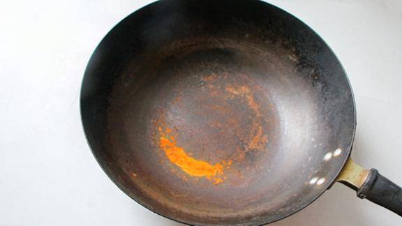 家里铁锅总生锈卖锅师傅有窍门旧锅轻松变新锅太实用了