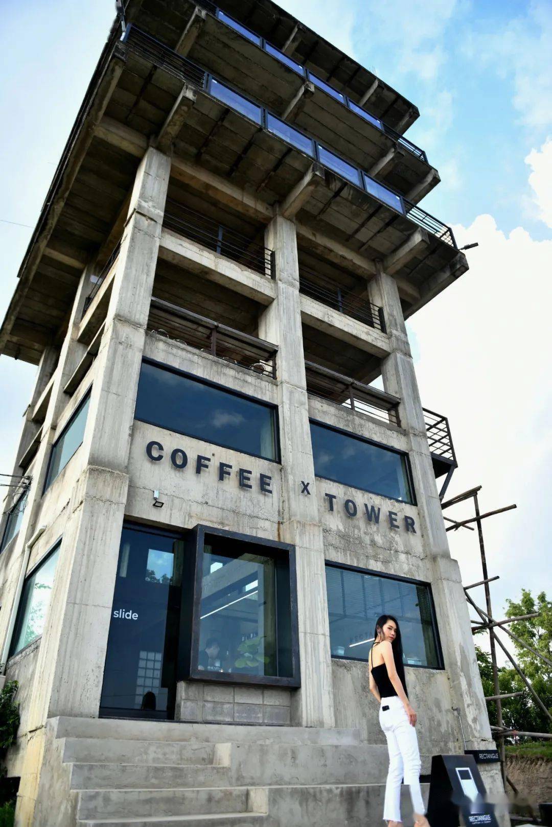 04清迈烂尾楼咖啡厅the rectangle coffee x tower and carp cafe