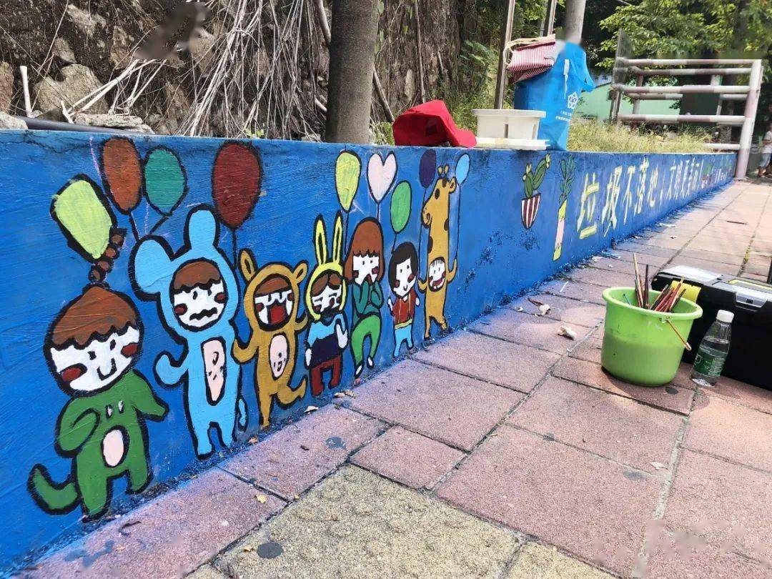 美伦教旧围墙大变身多彩墙绘画出文明乡风