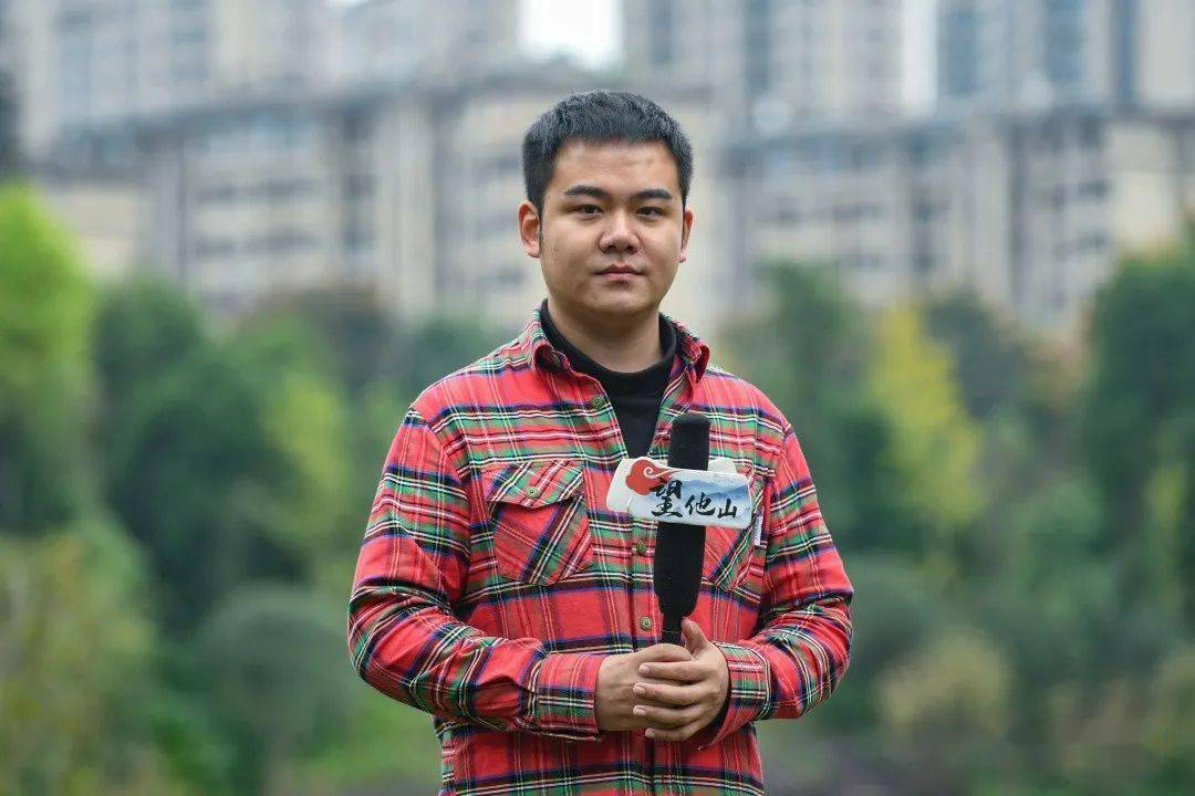 传播时代声音区融媒体中心播音主持部主持人 李超凡04揽尽风雨苦亦甜