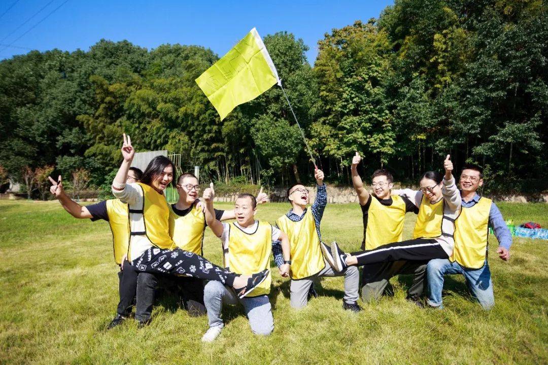 今天星期五秋日团建精彩大放送