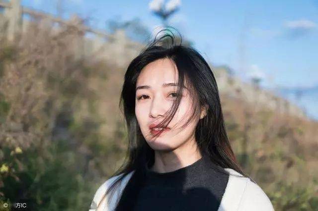 结婚以后,妻子对自己的孩子一直都是不冷不热的态度,冷漠的可怕,平时