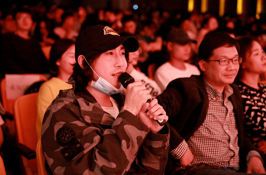 986主持人马莎,周礼虎,鲜氧音乐品牌主理人宏源,坠星乐队主唱levin