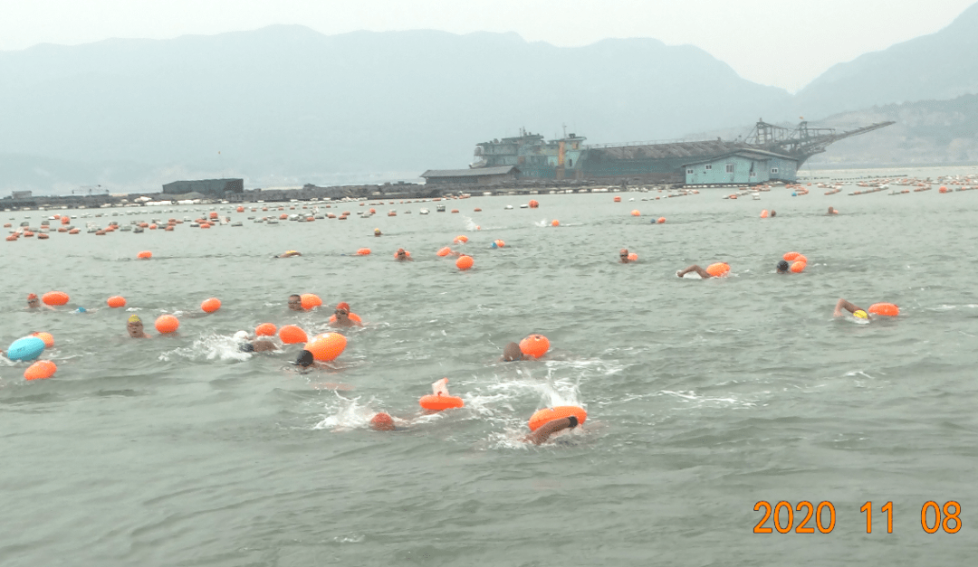 連江縣全民健身暨鄉村振興游泳活動在美麗的漁村筱埕定海灣畔吹響