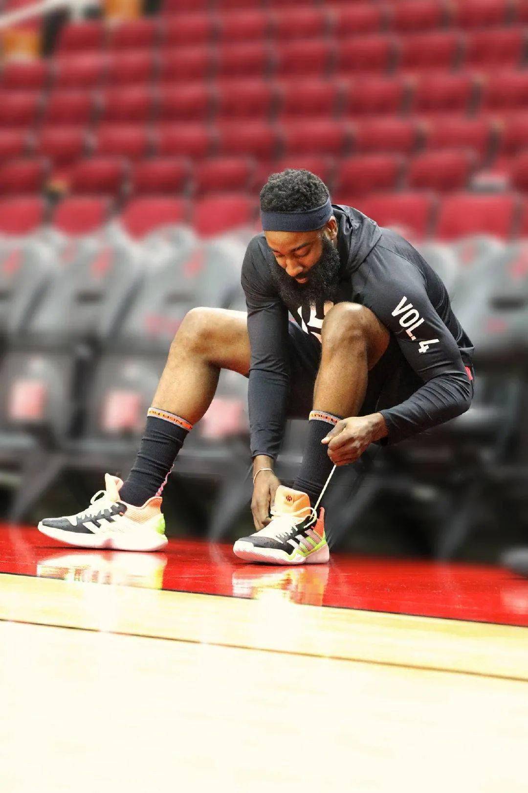 继哈登5之后哈登又一双新球鞋曝光这配置和外观你给几分