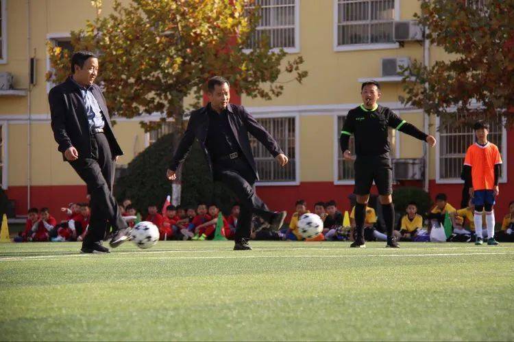 宣传部部长王值同志宣布比赛开幕鄠邑区教科局副局长仝展儒同志致开幕