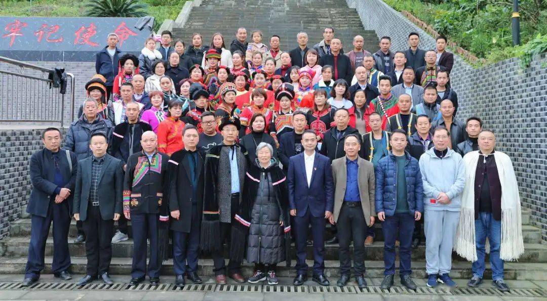 促进彝族文化的复兴和繁荣,11月6日上午,古蔺县彝族文化学会在石屏镇