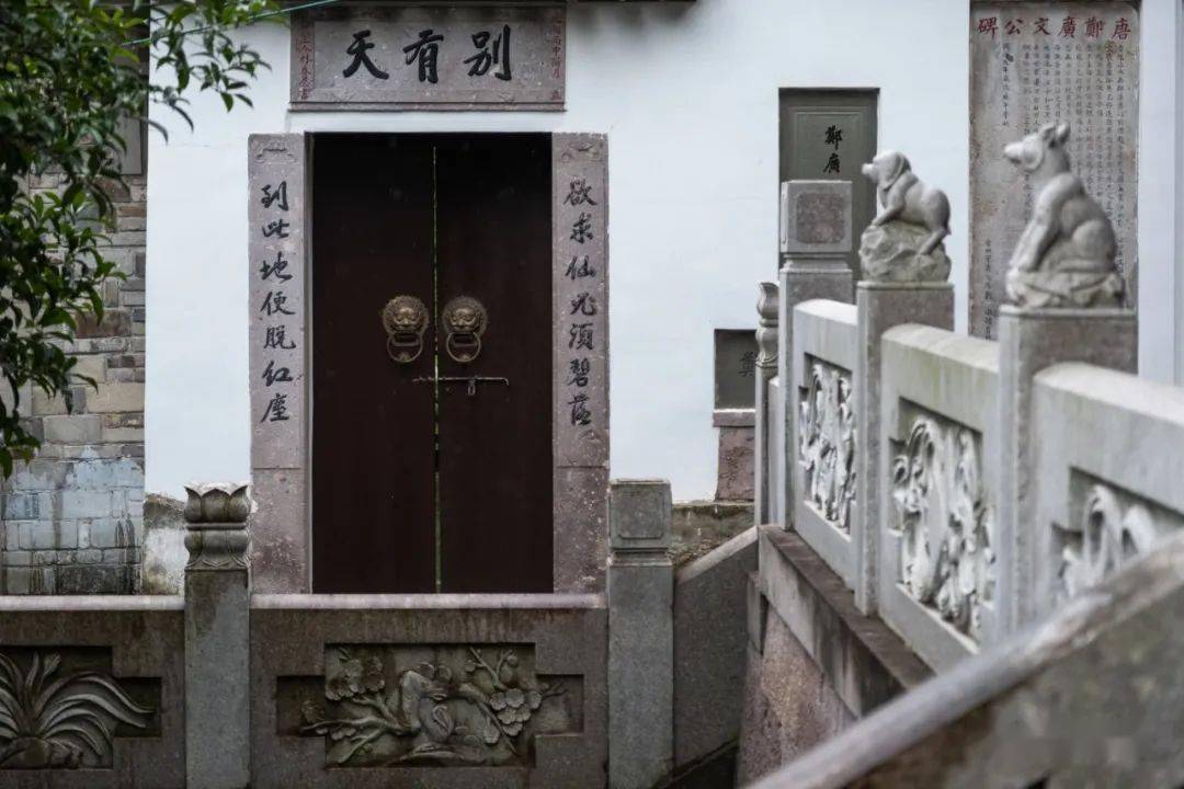 郑广文祠是一座唐代古祠,是台州人为纪念郑虔而修建的.